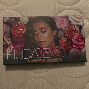 Huda Beauty Rose Gold Palette